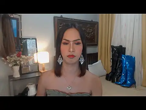 Nathalieheartt online show from November 25, 2025, 3:51 am