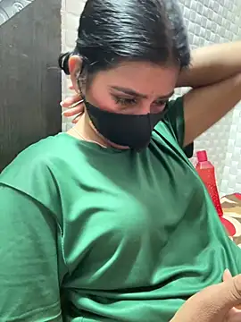 Hot Jaanvi  online show from April 18, 2026, 4:42 pm