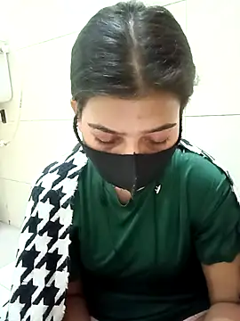 Snapshot of Hot_Jaanvi_ chatting on November 15, 2025, 5:00 am Hot Jaanvi online show from November 15, 2025, 5:00 am