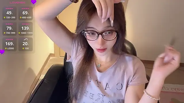 Snapshot of Seraphina-se chatting on June 4, 2026, 7:51 pm Seraphina-se online show from June 4, 2026, 7:51 pm