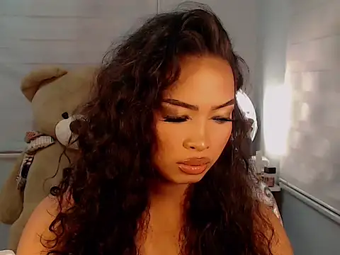 KathRouge online show from October 10, 2025, 1:23 pm