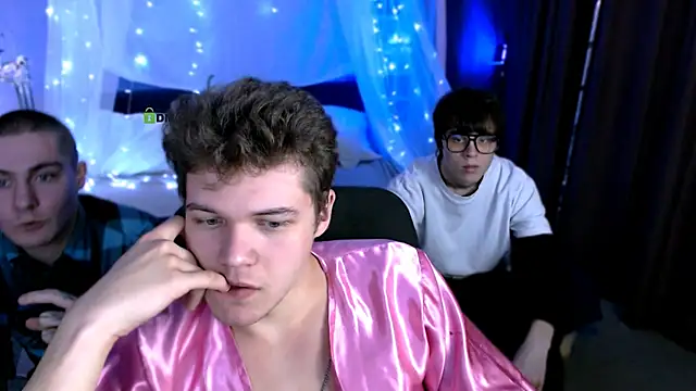 Snapshot of lucas_long_ chatting on November 27, 2025, 10:27 am lucas long online show from November 27, 2025, 10:27 am