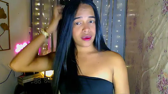 Lorainnelustts online show from February 10, 2026, 3:38 am