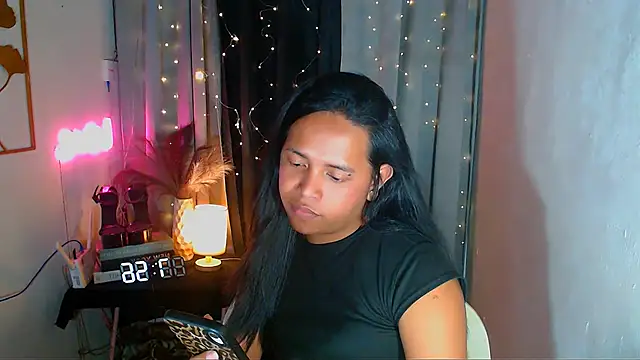 Lorainnelustts online show from February 25, 2026, 7:36 pm