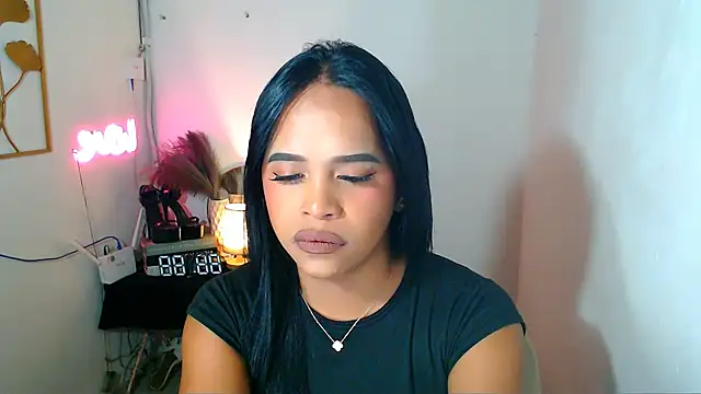 Lorainnelustts online show from March 9, 2026, 2:15 am