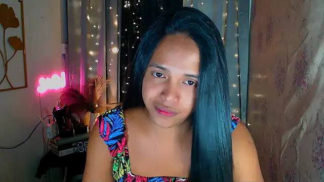 Lorainnelustts online show from February 15, 2026, 1:32 pm