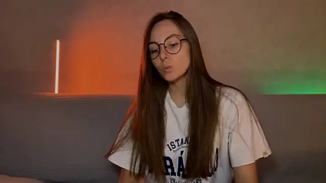 Snapshot of Oralaa1 chatting on February 11, 2026, 6:08 pm Oralaa1 online show from February 11, 2026, 6:08 pm