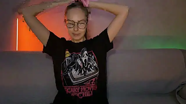 Snapshot of Oralaa1 chatting on February 10, 2026, 6:18 pm Oralaa1 online show from February 10, 2026, 6:18 pm