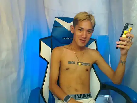 Snapshot of riks_tyler chatting on November 11, 2025, 5:35 am riks tyler online show from November 11, 2025, 5:35 am