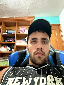 Snapshot of aavrdvh33 chatting on October 4, 2025, 11:06 pm aavrdvh33 online show from October 4, 2025, 11:06 pm