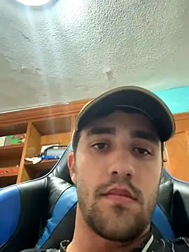 Snapshot of aavrdvh33 chatting on November 17, 2025, 4:44 pm aavrdvh33 online show from November 17, 2025, 4:44 pm