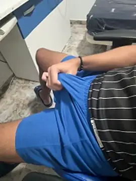 Snapshot of aavrdvh33 chatting on October 27, 2025, 9:05 pm aavrdvh33 online show from October 27, 2025, 9:05 pm