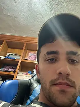 Snapshot of aavrdvh33 chatting on September 26, 2025, 7:32 pm aavrdvh33 online show from September 26, 2025, 7:32 pm