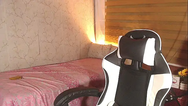 Snapshot of TssluttyNikka chatting on December 16, 2025, 3:05 pm TssluttyNikka online show from December 16, 2025, 3:05 pm