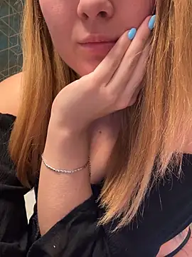 Snapshot of Velvetnoir21 chatting on November 19, 2025, 11:05 pm Velvetnoir21 online show from November 19, 2025, 11:05 pm