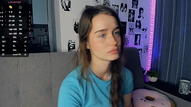 lovelyalivia online show from November 2, 2025, 9:47 am