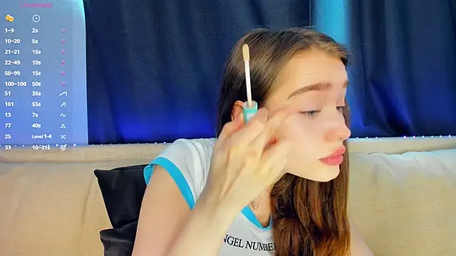 lovelyalivia online show from May 16, 2026, 7:40 am