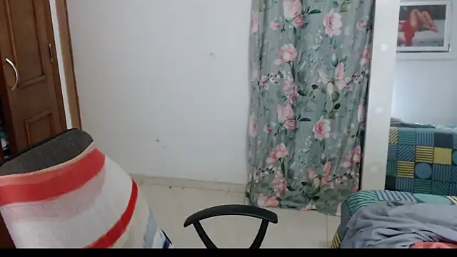 Snapshot of alejandralatina chatting on September 19, 2025, 10:19 am alejandralatina online show from September 19, 2025, 10:19 am