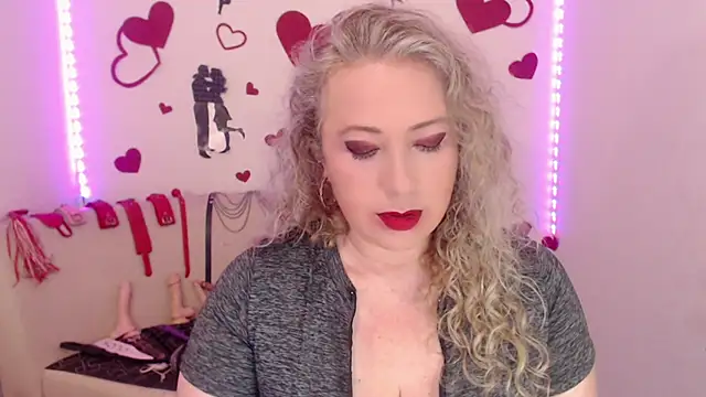 sofiacurvy 45 online show from November 14, 2025, 9:51 pm