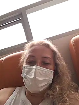 sofiacurvy 45 online show from April 15, 2026, 5:28 pm