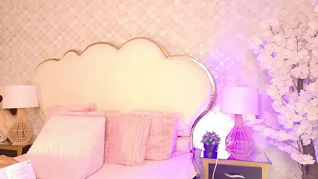 Mhia Sweet  online show from February 24, 2026, 8:31 pm