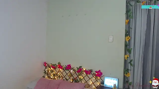 Snapshot of Angie_Lee01 chatting on December 15, 2025, 8:20 am Angie Lee01 online show from December 15, 2025, 8:20 am