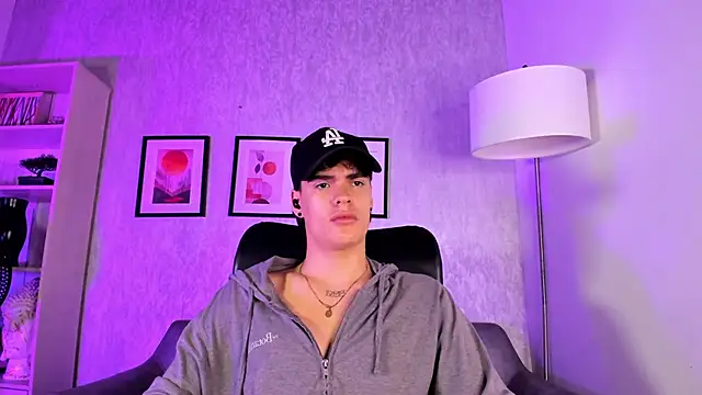 Snapshot of BenitoSaenz chatting on November 3, 2025, 12:09 pm BenitoSaenz online show from November 3, 2025, 12:09 pm