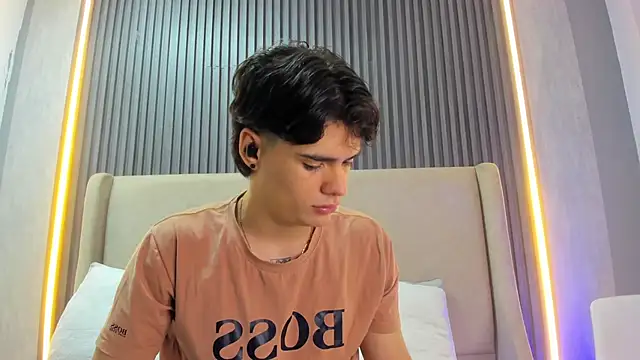 Snapshot of BenitoSaenz chatting on November 11, 2025, 10:54 am BenitoSaenz online show from November 11, 2025, 10:54 am