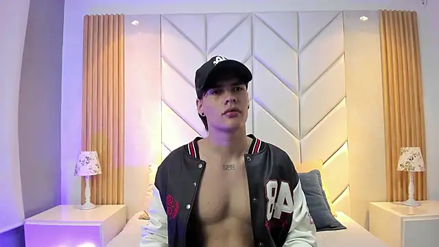 Snapshot of BenitoSaenz chatting on December 14, 2025, 4:01 pm BenitoSaenz online show from December 14, 2025, 4:01 pm