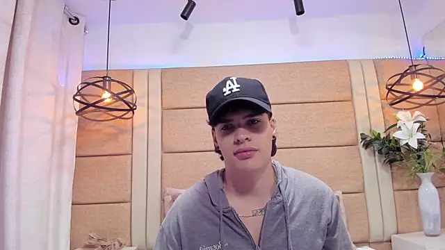 Snapshot of BenitoSaenz chatting on November 29, 2025, 12:16 pm BenitoSaenz online show from November 29, 2025, 12:16 pm