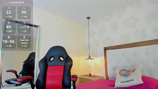 IRISCLARK1 online show from February 12, 2026, 7:24 pm