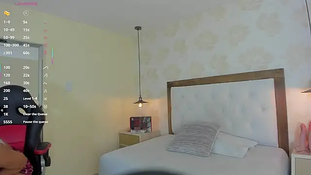 Snapshot of IRISCLARK1 chatting on November 8, 2025, 7:28 pm IRISCLARK1 online show from November 8, 2025, 7:28 pm