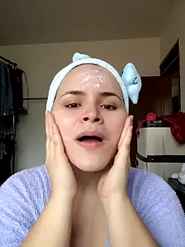 SeleneLuminari8 online show from May 11, 2026, 4:04 pm