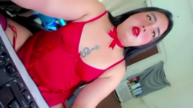 Snapshot of madeforyoou chatting on November 15, 2025, 5:17 pm madeforyoou online show from November 15, 2025, 5:17 pm