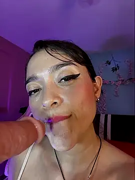 Luciemaurerr online show from November 13, 2025, 3:10 am