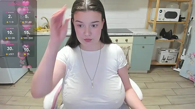 LinaElasm online show from April 10, 2026, 7:54 pm