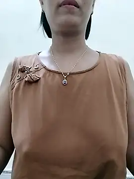 love sexy090 online show from May 27, 2026, 11:45 pm