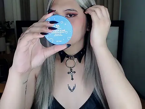 NaomiSmall online show from September 22, 2025, 8:53 am