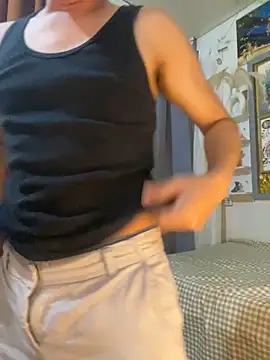 xshyboyx online show from February 3, 2026, 2:21 am