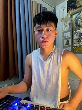 xshyboyx online show from January 15, 2026, 2:48 am