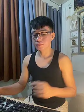 xshyboyx online show from December 5, 2025, 11:42 am