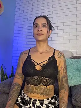 Im Fernanda online show from October 8, 2025, 12:12 am