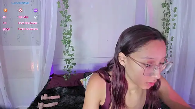 CamiGox online show from April 18, 2026, 4:37 am