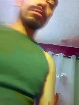 Snapshot of Cnutt310 chatting on October 18, 2025, 7:49 pm Cnutt310 online show from October 18, 2025, 7:49 pm