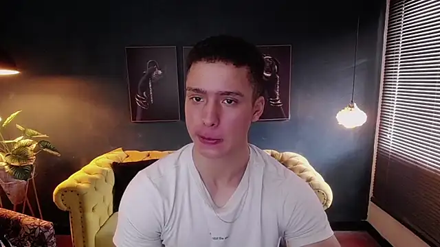 Snapshot of deivid_parker chatting on December 17, 2025, 2:00 pm deivid parker online show from December 17, 2025, 2:00 pm