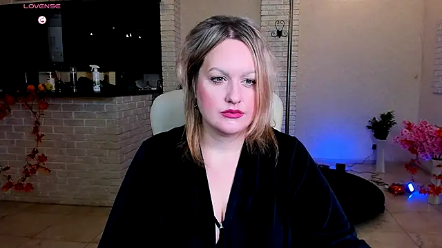 Snapshot of MariemLui chatting on November 25, 2025, 8:47 am MariemLui online show from November 25, 2025, 8:47 am