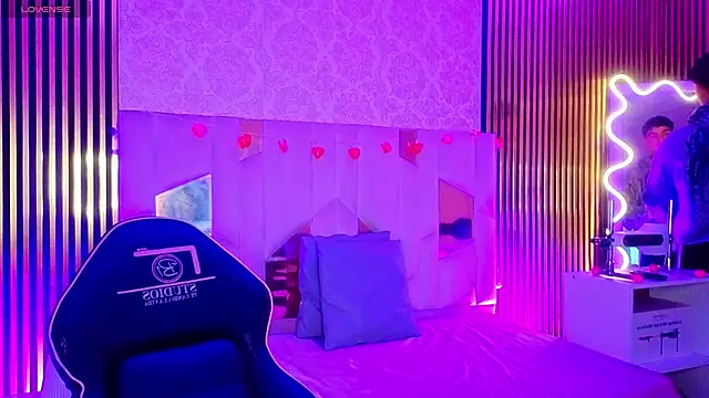 LIHIAN TAY online show from April 14, 2026, 11:59 am