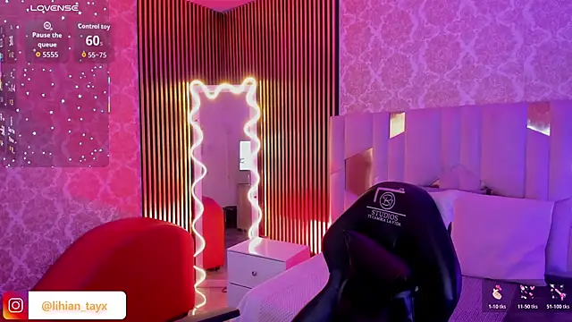 LIHIAN TAY online show from November 6, 2025, 2:37 am