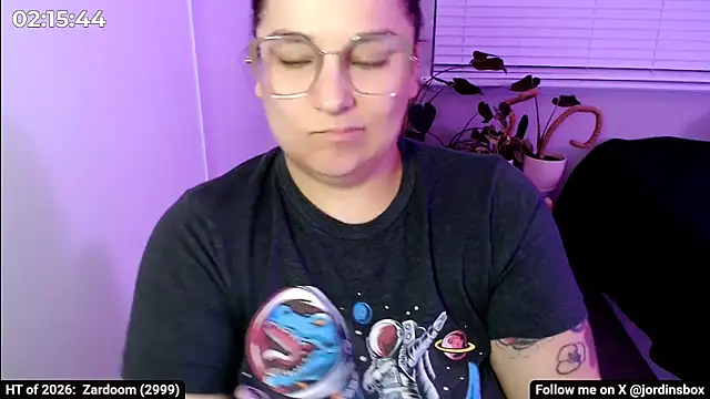 Snapshot of MoonBalloons chatting on April 1, 2026, 4:36 am MoonBalloons online show from April 1, 2026, 4:36 am