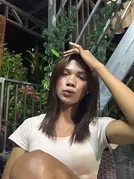 Snapshot of honey_caya chatting on May 15, 2026, 5:44 pm honey caya online show from May 15, 2026, 5:44 pm